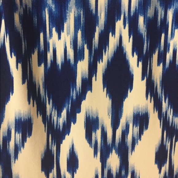 Sleeveless dress - Picture 2 of 3